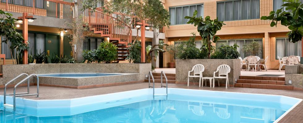 Winnipeg Hotel with pool